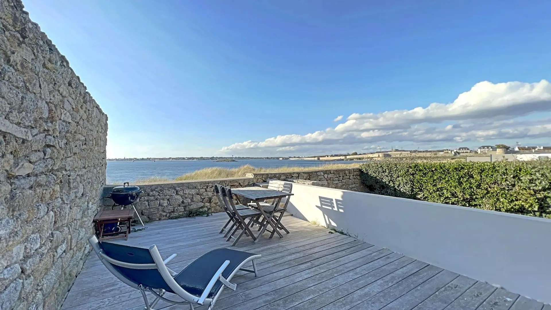 Ref 332 - Gavres Maisonnette Type 3 En Triplex Front De Mer Villa France